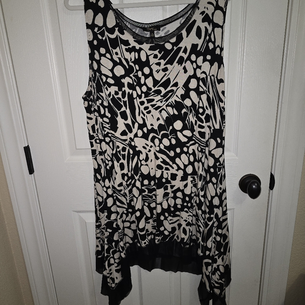Cupio Graphic Black and White Tank Top
